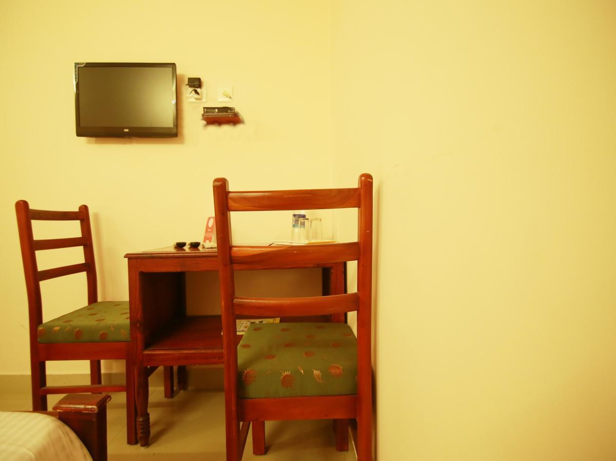 Oyo 4824 Hotel Star Kochi Eksteriør billede