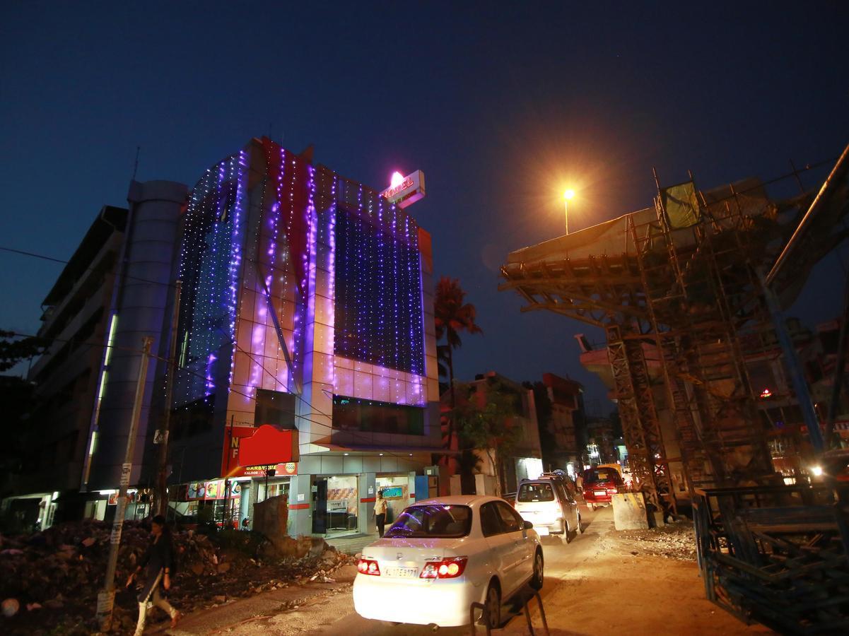 Oyo 4824 Hotel Star Kochi Eksteriør billede